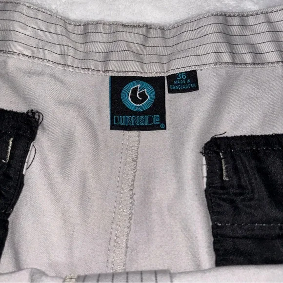 Pair of Men’s Size 36 IZOD Saltwater Khaki and Burnside Pinstriped Shorts - Picture 8 of 10